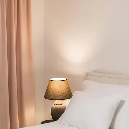 Piano - Apartment *