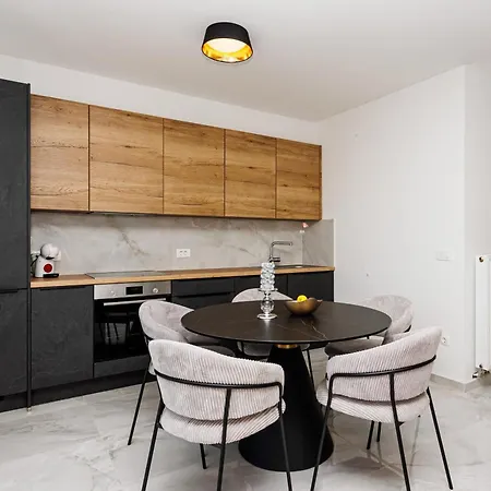 Piano - Apartment *