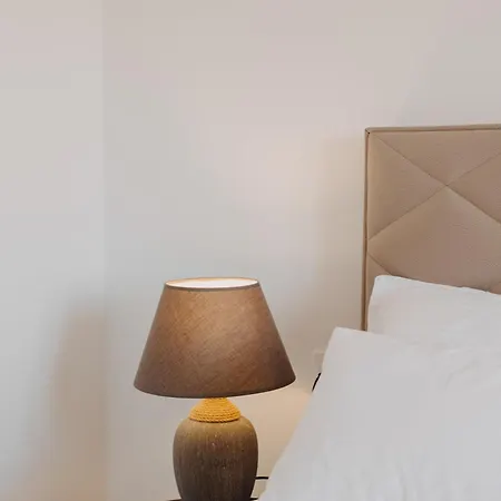 Piano - Apartment *